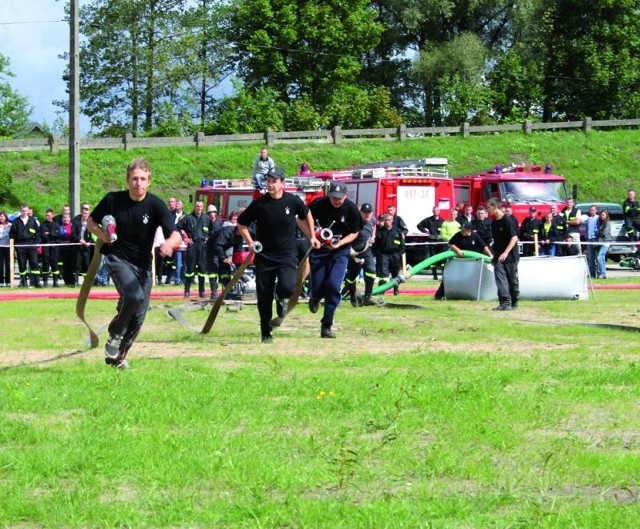 W Gminnych Zawodach Sportowo &#8211; Pożarniczych, które odbyły się w niedzielę w Koźle, wzięło udział 12 drużyn