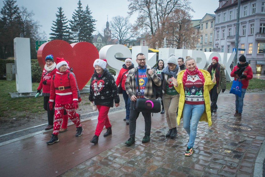 I Marsz Świątecznych Sweterków przeszedł ulicami Słupska. Za rok też będzie  