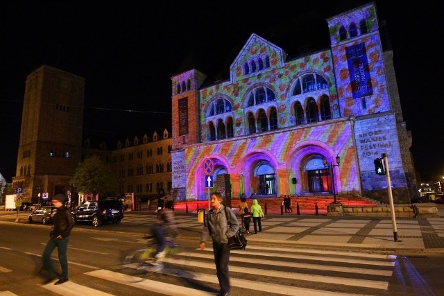 Dzieciaki pokolorowały fasadę Centrum Kultury Zamek