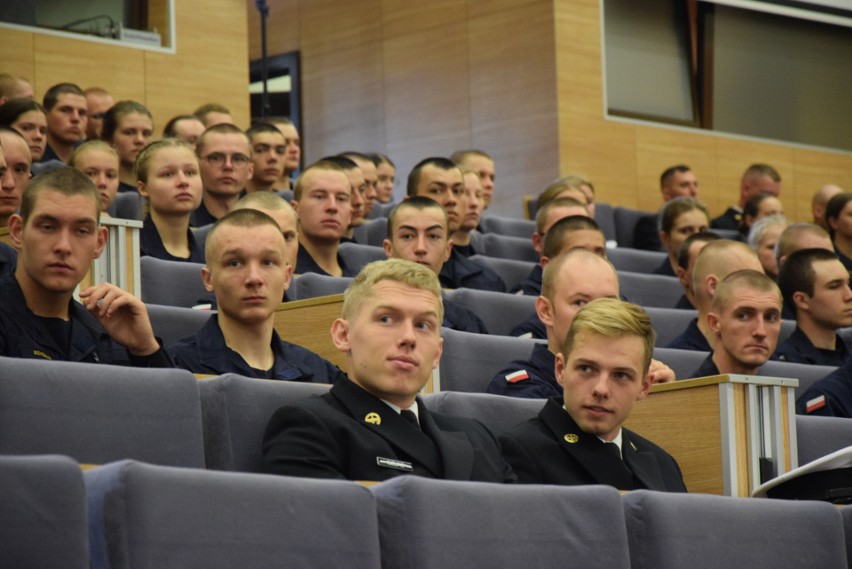Akademia Marynarki Wojennej rozpoczyna nowy rok akademicki. ZDJĘCIA