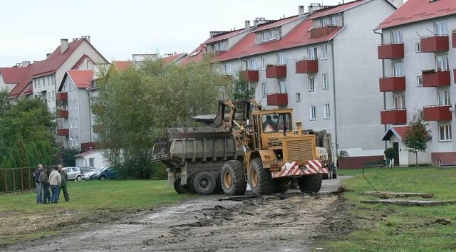 Na zdjęciu pierwsze prace remontowe na ulicy Konfederacji Dzikowskiej w Tarnobrzegu.