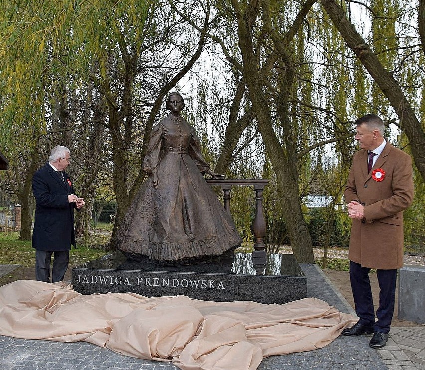 Głównym punktem uroczystości było odsłonięcie rzeźby Jadwigi...