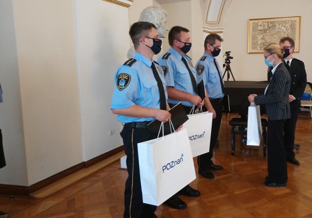 Przyznano wyróżnienia dla najlepszych strażników miejskich w Poznaniu.