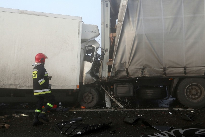 Karambol na autostradzie A1 pod Piotrkowem