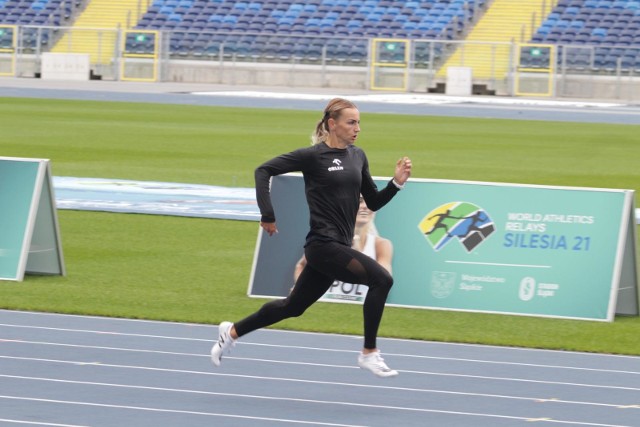 Justyna Święty-Ersetic wraz z koleżankami trenowała na Stadionie ŚląskimZobacz kolejne zdjęcia. Przesuwaj zdjęcia w prawo - naciśnij strzałkę lub przycisk NASTĘPNE