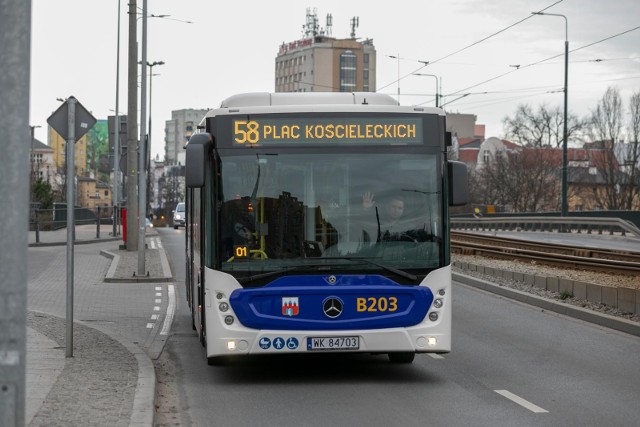 Od 1 stycznia wprowadzono już jedną znaczną zmianę w komunikacji miejskiej. Spółkę Irex-Trans na trasach zastąpił Mobilis wraz z nową flotą autobusową.