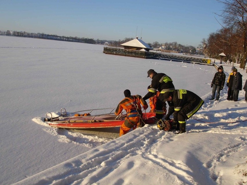 Paralotniarz spadl do Jeziora Elckiego - akcja ratunkowa