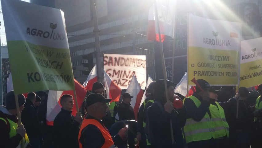 Protest rolników w Warszawie [3.04.2019]. W manifestacji około półtora tysiąca rolników z kraju 