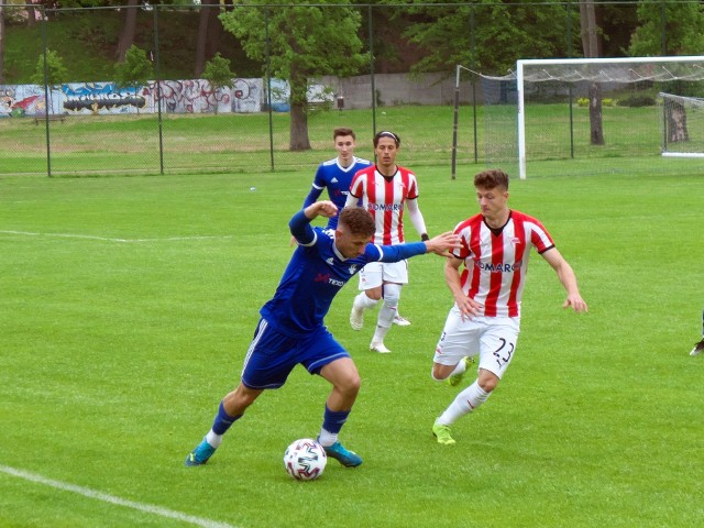 Sokół (niebieskie stroje) nie wiele miał dopowiedzenia w starciu z rezerwami Cracovii.