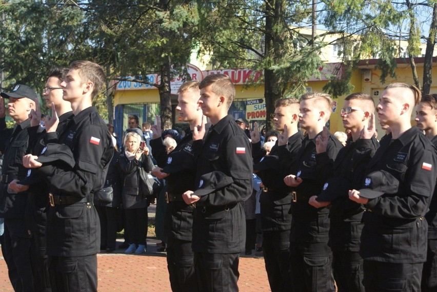 Ślubowanie klasy mundurowej III LO im. L. Szenwalda w...