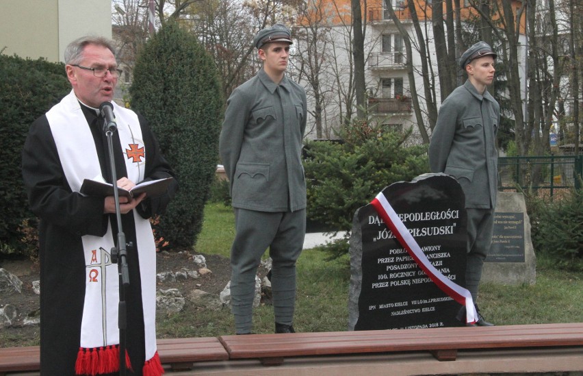 Dąb Niepodległości poświęcony przez papieża rośnie w Kielcach (WIDEO, zdjęcia)