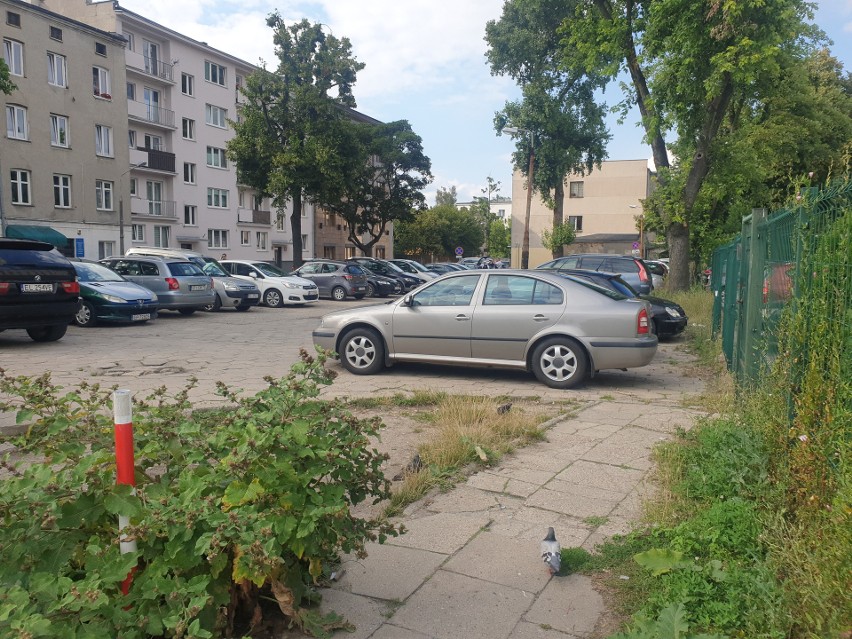 Łódź: Mieszkańcy protestują, bo stanie blok i zasłoni im światło