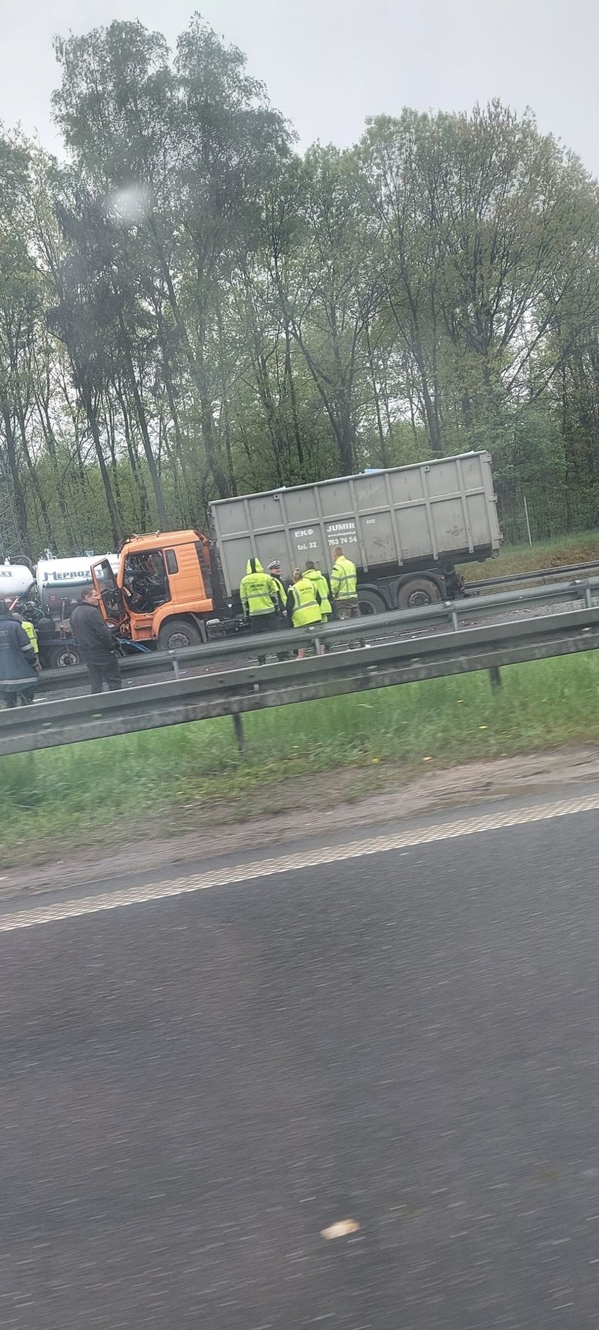 Na węźle Mysłowice zderzyły się trzy ciężarówki. Spowodowało...