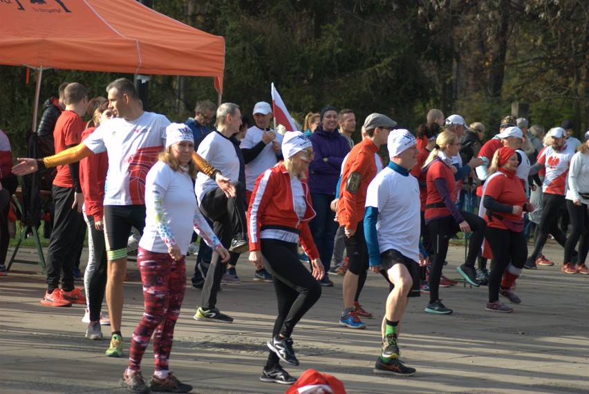 Bytom świętuje Narodowe Święto Niepodległości na sportowo. W Biegu Niepodległości wzięło udział ponad 150 biegaczy