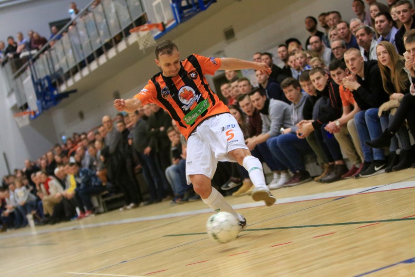 Trzy czerwone kartki i dziewięć goli. Emocjonujący mecz FC Toruń