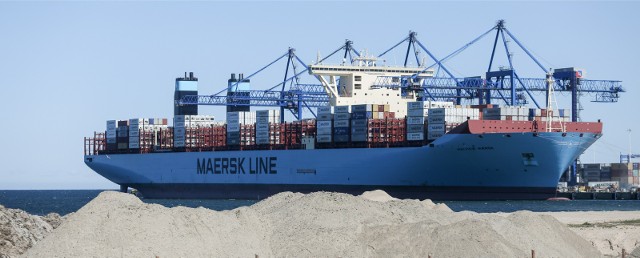 Kontenerowiec Maersk płynący do Gdańska zgubił na morzu 46 kontenerów