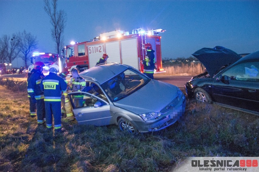 Groźny wypadek pod Oleśnicą. Kobieta w ciężkim stanie w szpitalu 