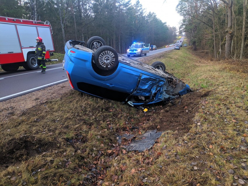 Knyszyn. Wypadek na DK 65. Mitsubishi zderzyło się czołowo z fordem focusem. Kierowcy ranni [ZDJĘCIA]