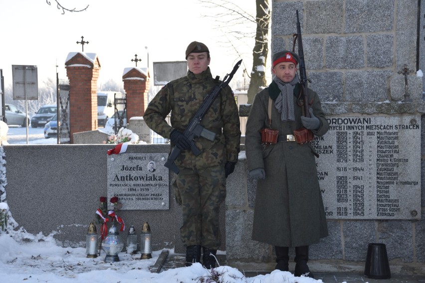 Na cmentarzu odsłonięto tablicę ku czci Józefa Antkowiaka