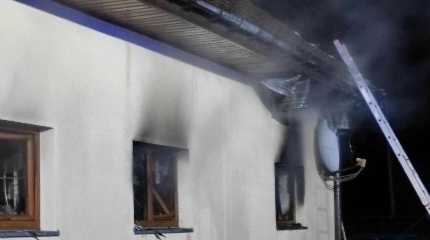 Po pożarze domu jednorodzinnego w Jedlance. Trwa zbiórka pieniędzy na pomoc pogorzelcom