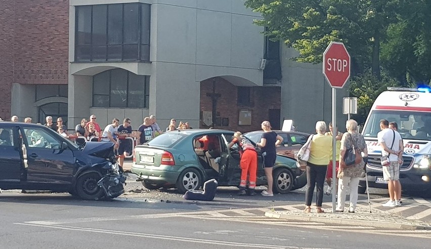 Wypadek na skrzyżowaniu ulic Śniadeckiego i 1000-lecia w...