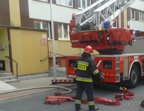 Białystok. Pożar w wieżowcu przy ul. Broniewskiego. W środku była kobieta [ZDJĘCIA]