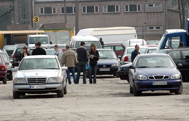 Istnieje obawa, że już sama wzmianka o możliwości wprowadzenia nowego podatku uaktywni, zamierający od kilku miesięcy import aut używanych. W piątek na giełdzie w Szczecinie Płoni było jeszcze niewiele aut.