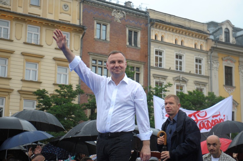 Kraków. Ostatnia prosta kampanii. Andrzej Duda: - Po to prowadzimy wielkie inwestycje, aby Polska stawała się coraz silniejsza [ZDJĘCIA]