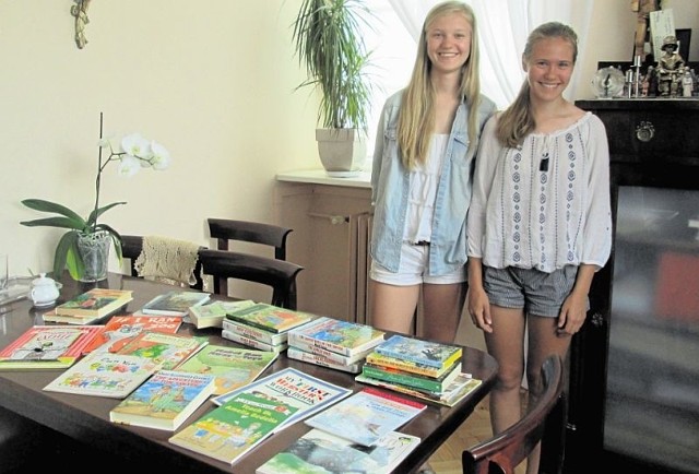 Natalia i Kamila Jamro (od lewej), które mieszkają w Waszyngtonie, podarowały swoje anglojęzyczne zbiory Książnicy Podlaskiej. Książki są przeznaczone dla dzieci w wieku 6-15 lat.