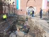 Przed Bramą Klasztorną archeolodzy odkrywają skarby pamiętające początki Torunia