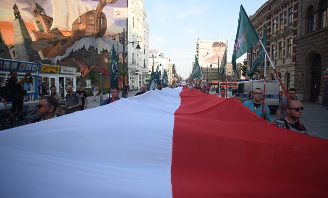 Młodzież Wszechpolska, faszyzująca organizacja[/b], której przedstawiciele zasiadają w polskim Sejmie w klubie Kukiz’15, zamieściła wpis... popierający masakrę w Orlando.