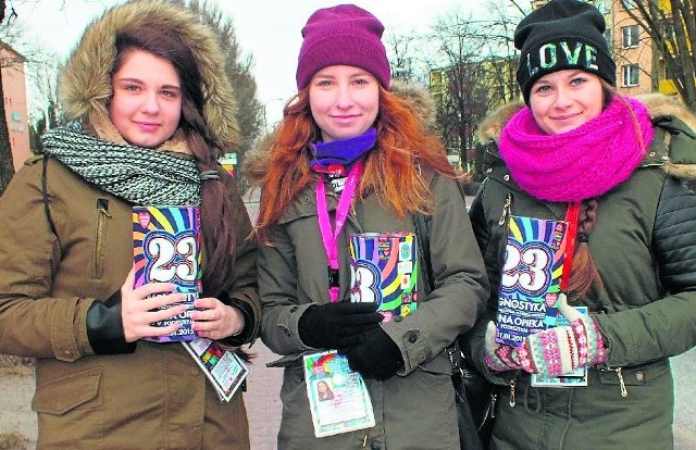 Wolontariuszki z I Liceum pieniądze zbierały od godziny 9 do 15. Od lewej: Paulina Mańko, Natalia Gąsior i Paulina Batóg.