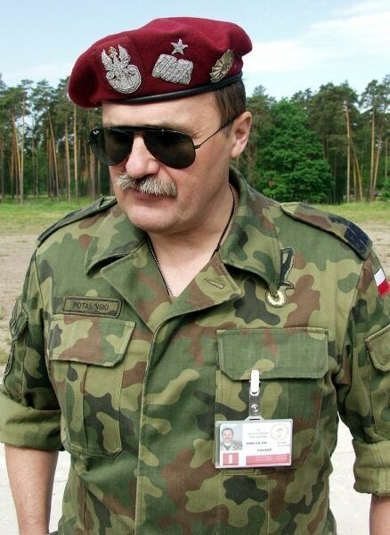 Generał brygady Włodzimierz Potasiński, dowódca 25 Brygady...