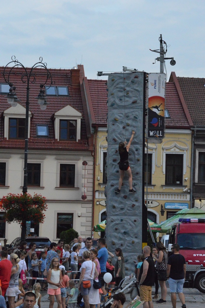 Myślenice. Krzysztof Iwaneczko, Żaneta Łabudzka i inni artyści zaśpiewali dla trzech smyków!