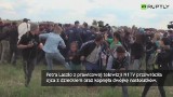 Węgierska dziennikarka kopała emigrantów (wideo)