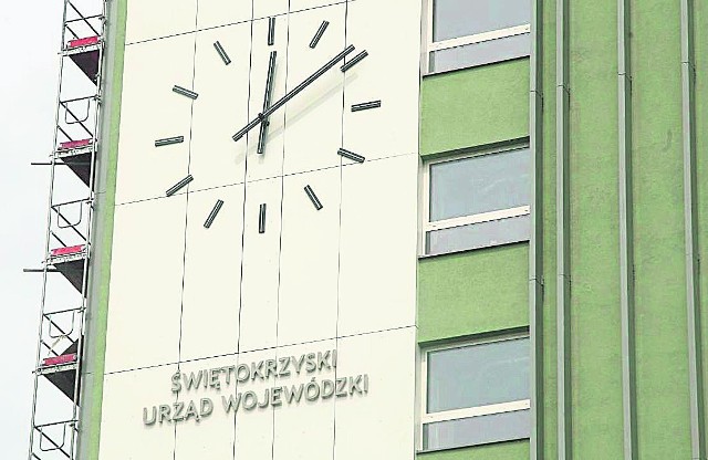 Zegar na Świętokrzyskim Urzędzie Wojewódzkim zostanie uruchomiony dopiero po zakończeniu remontu budynku.
