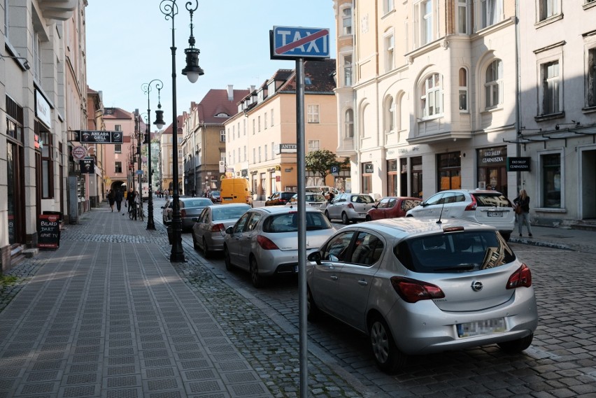 Poznań: Przez przekreślone "taxi" sypią się mandaty