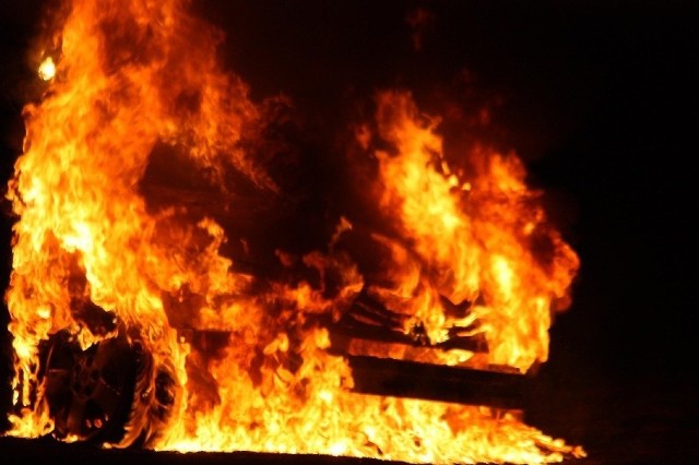 W niedzielę w nocy spłonęło auto na ul. Cynarskiego w Zielonej Górze.