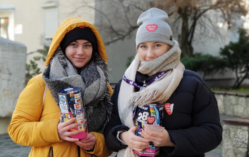 WOŚP 2020 Strzelce Opolskie. 120 wolontariuszy kwestuje na ulicach miasta i okolicznych wsi