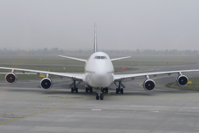 Jeden z największych samolotów pasażerskich świata Boeing 747 popularny Jumbo Jet przyleciał do stolicy Wielkopolski aż ze Stanów Zjednoczonych, przewożąc na swoim pokładzie 300 amerykańskich żołnierzy. Zobacz zdjęcia --->
