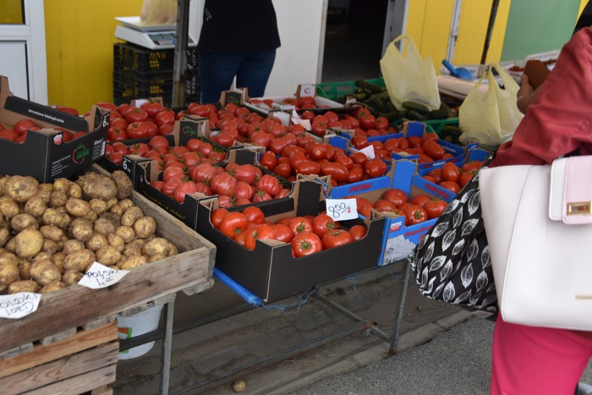 Giełda w Sandomierzu w sobotę 4 czerwca. Ile kosztują truskawki? Zobacz zdjęcia innych warzyw i owoców