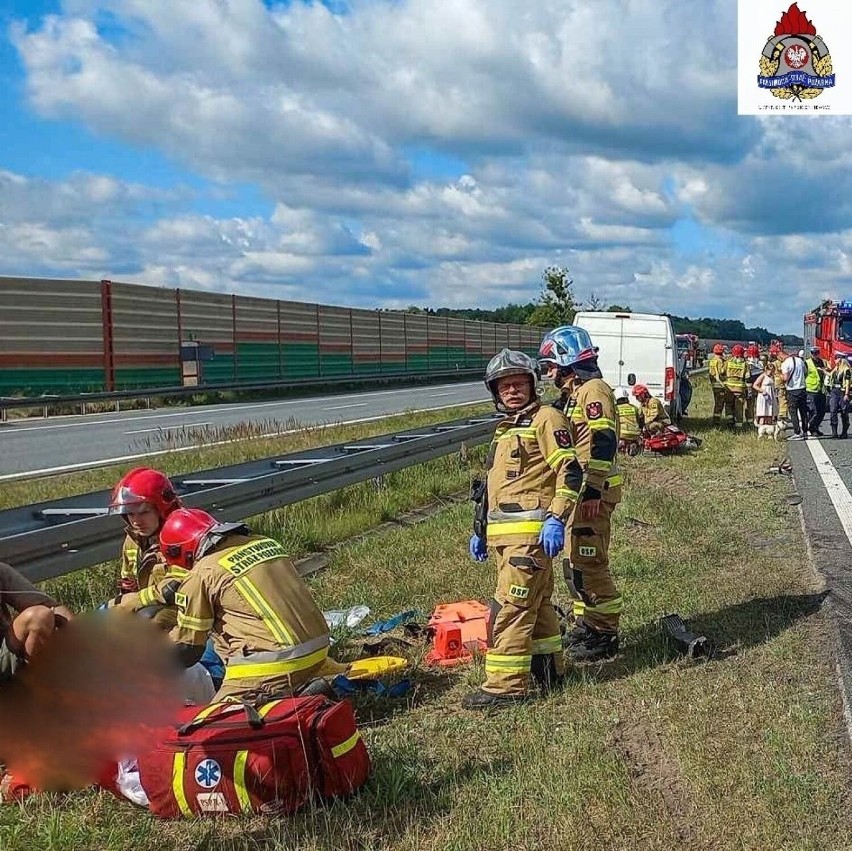 Wypadek na A2 w Łódzkiem! Ranne cztery osoby. Zdjęcia z miejsca wypadku