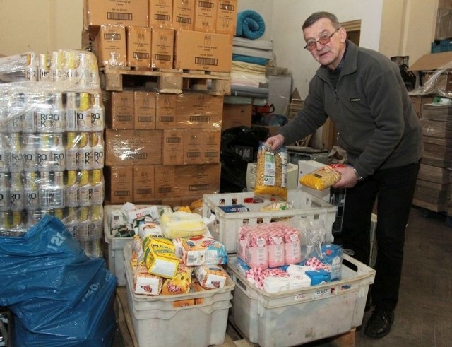 - Pierwsze paczki z żywnością już trafiły do magazynu radomskiej  Caritas &#8211; pokazuje Andrzej Kaczmarczyk z radomskiej Caritas. W niedzielę na mszach księża apelowali o wsparcie  dla ofiar konfliktu &#8211; dodaje.    