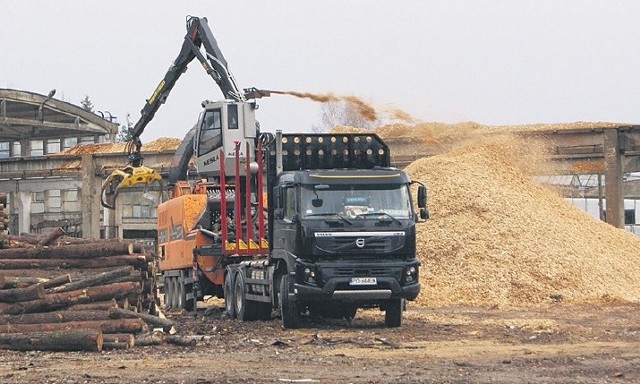 Pod oknami domów przy ul. Balińskiego jeszcze kilka dni temu był tartak. Firma z bali drewna produkowałabiomasę. Hałas i trociny mieszkańców doprowadzały od tygodni do szewskiej pasji.