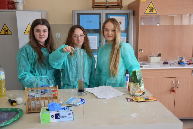 - Chemia jest ciekawa - mówiły uczennice X LO podczas Dni Otwartych: Aleksandra Górnik, Anna Bojek i Wiktoria Skorupa.
