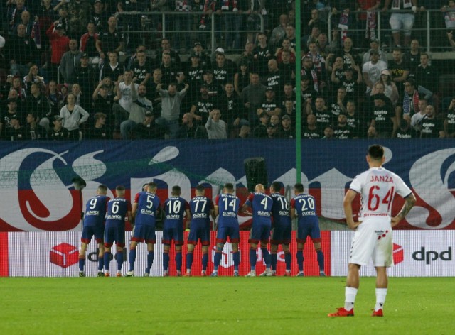 Piast Gliwice pokonał w Zabrzu Górnika 1:0.Zobacz kolejne zdjęcia. Przesuwaj zdjęcia w prawo - naciśnij strzałkę lub przycisk NASTĘPNE