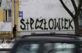 Kraków: marsz na Kurdwanowie. Kibice Cracovii uczcili pamięć &quot;Człowieka&quot;