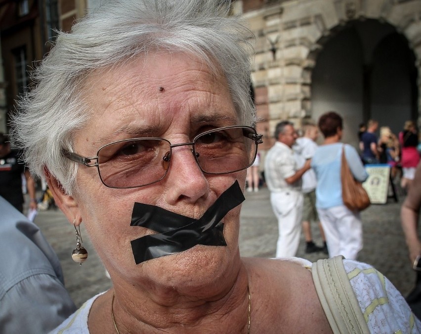 "Czarny protest" Komitetu Obrony Demokracji w Gdańsku...