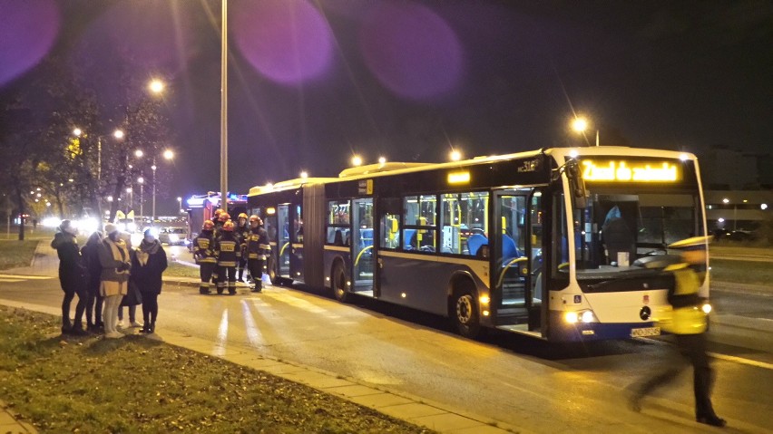 Kraków. Wypadek autobusu linii 178, są ranni [ZDJĘCIA]