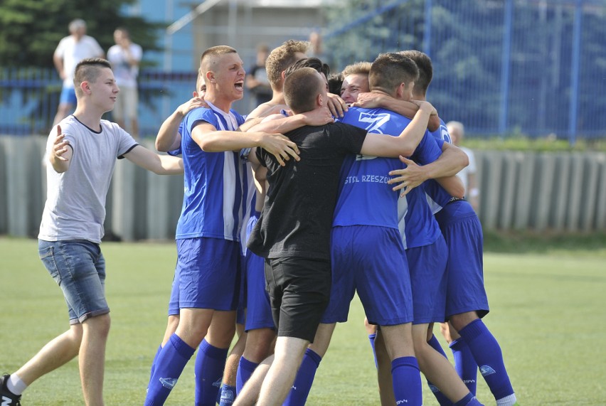 Od 0:4 do 4:4. Dramatyczny awans Stali Rzeszów do CLJ [ZDJĘCIA]